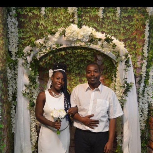 Meet your Posher, Jessica - Picture 1 of 1